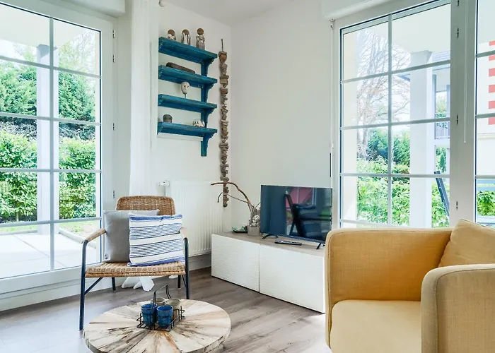 - A Deux Pas De La *